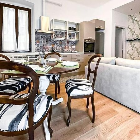 Luxury Stazione Centrale Elegante Loft Apartment Триест Екстериор снимка