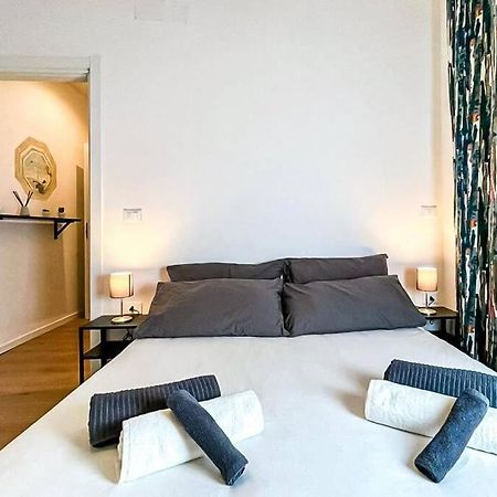 Luxury Stazione Centrale Elegante Loft Apartment Триест Екстериор снимка