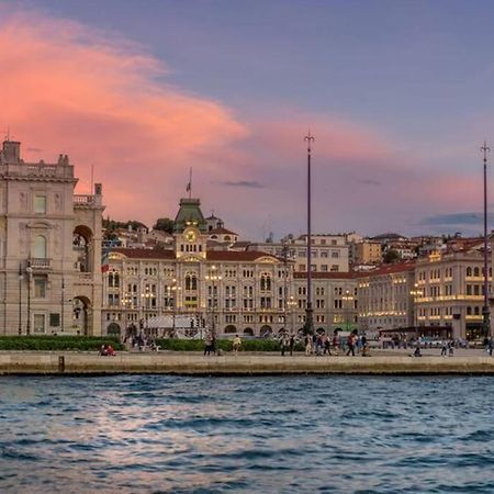 Luxury Stazione Centrale Elegante Loft Apartment Триест Екстериор снимка