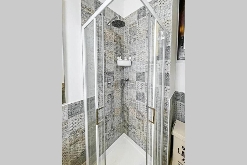 Luxury Stazione Centrale Elegante Loft Apartment Триест Екстериор снимка