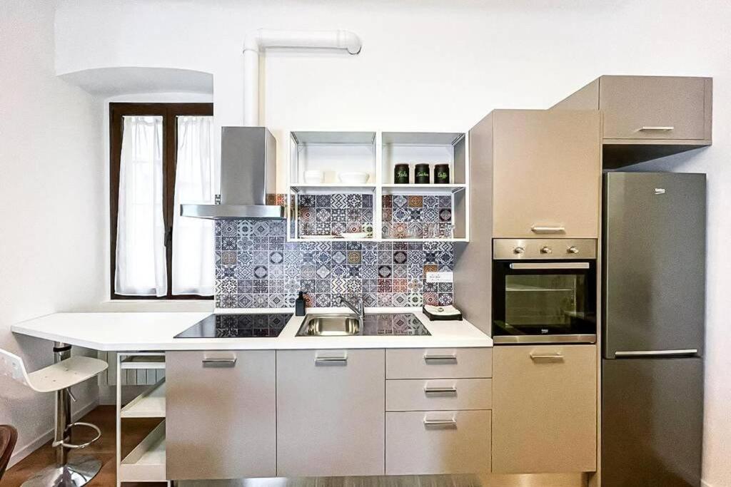 Luxury Stazione Centrale Elegante Loft Apartment Триест Екстериор снимка